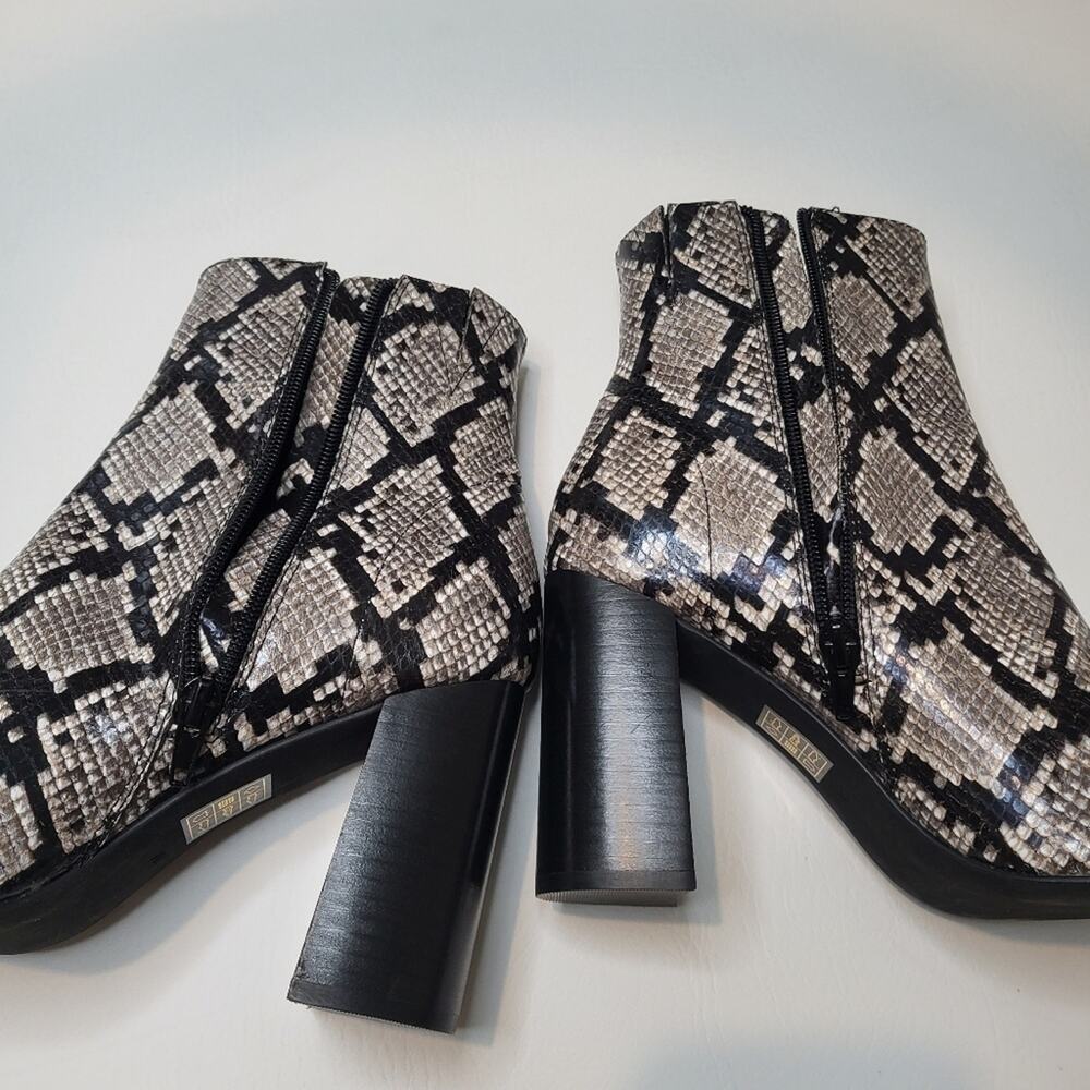 Jeffrey Campbell Raven Snakeskin Heeled Ankle Bootie Python Block Heel Boot Sz 7 - Picture 6 of 10